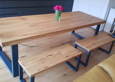 moderný drevený stôl z dubového masívu
